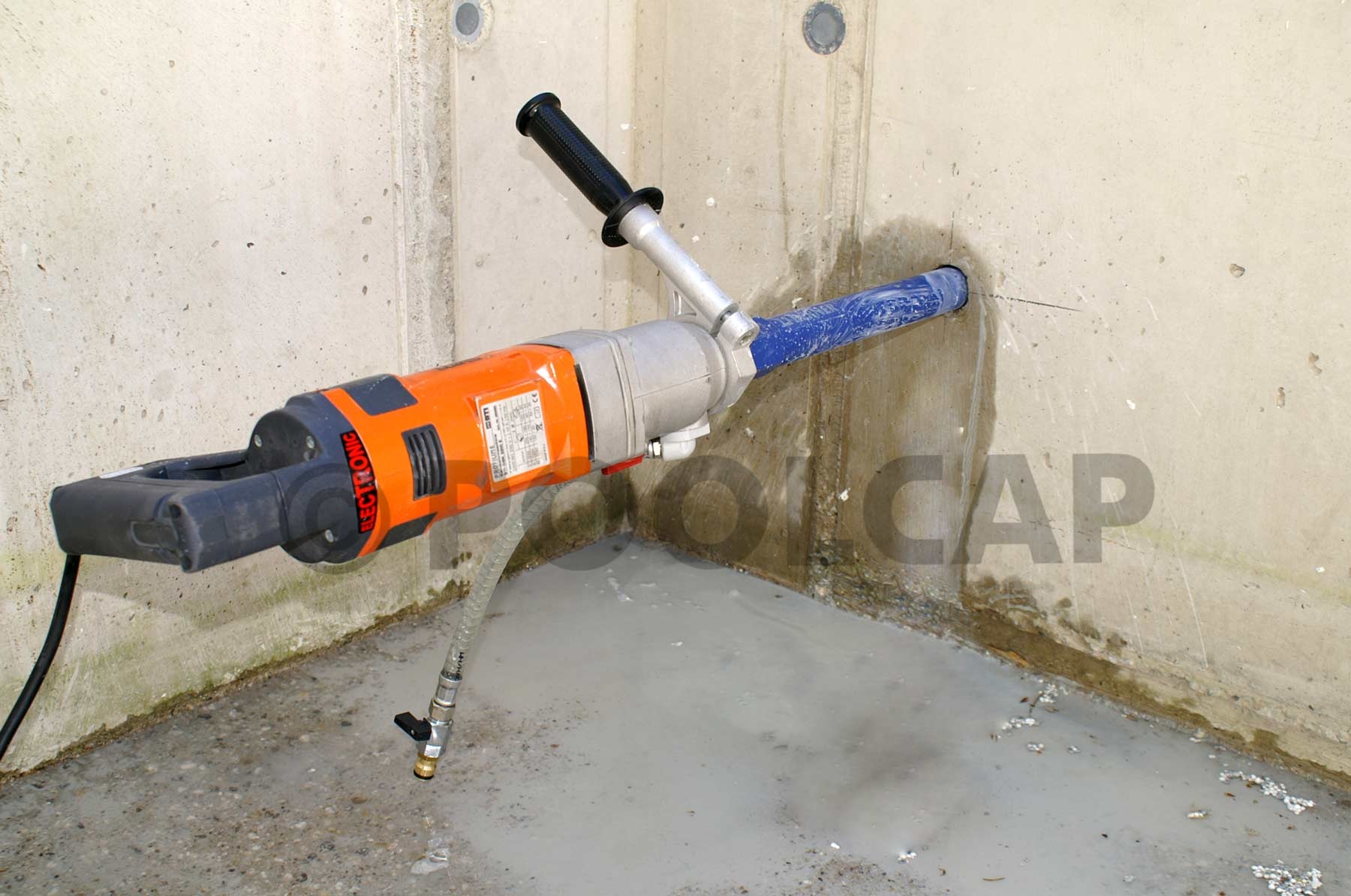 Kernlochbohrung Pool