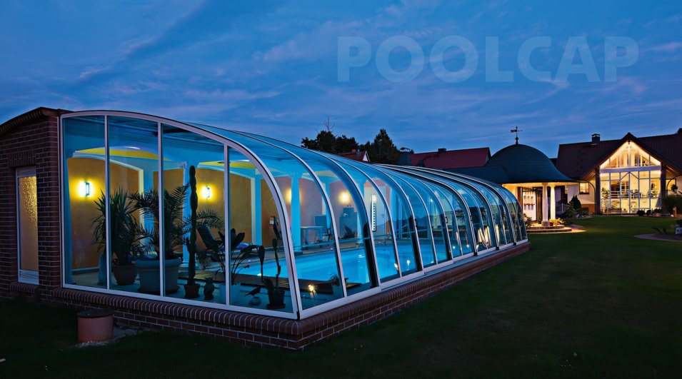 Poolueberdachung Aquacomet Creative Nacht2