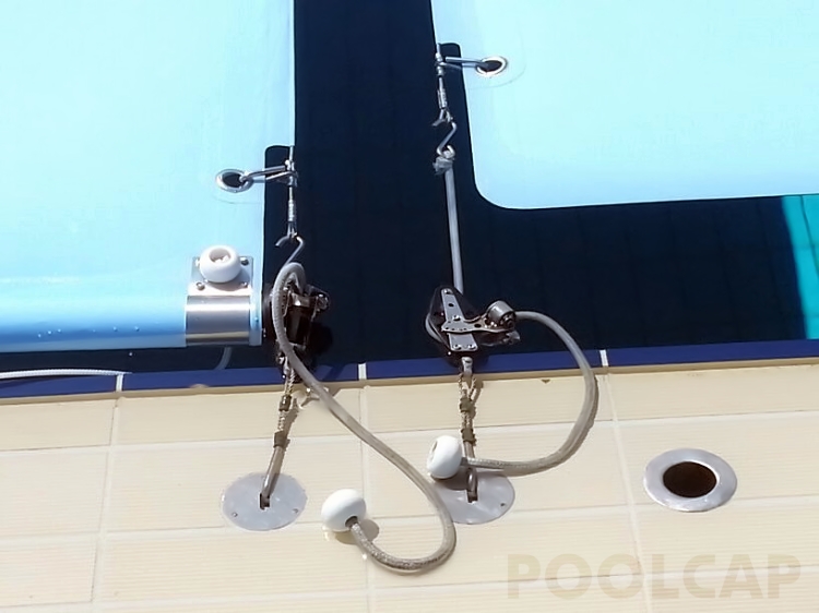 Windsicherung fuer Freibaeder mit Ueberlaufrinne